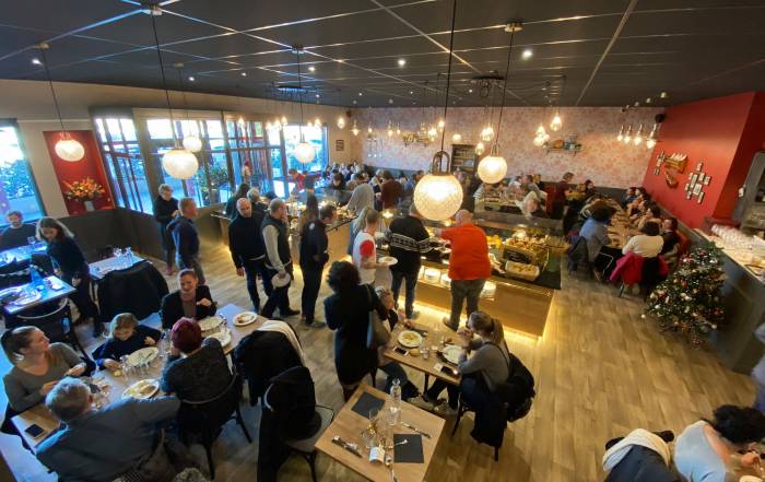 Le Bouche à Oreille