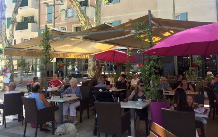 Le Bouche à Oreille