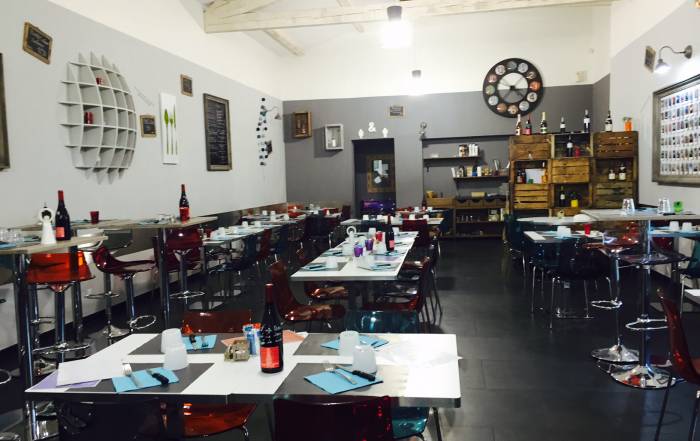 Le Bouche à Oreille