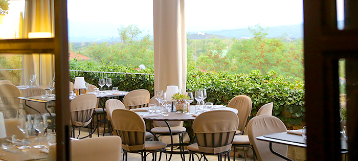 Le Bouche à Oreille