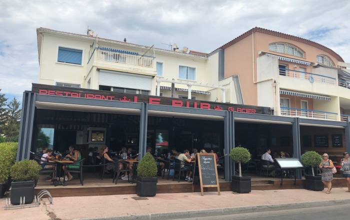 Le Bouche &agrave; Oreille