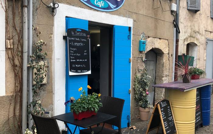 Le Bouche à Oreille