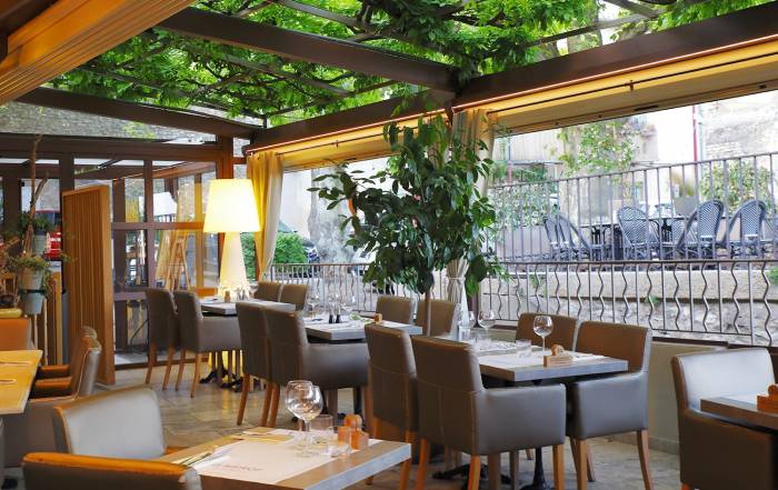 Le Bouche à Oreille