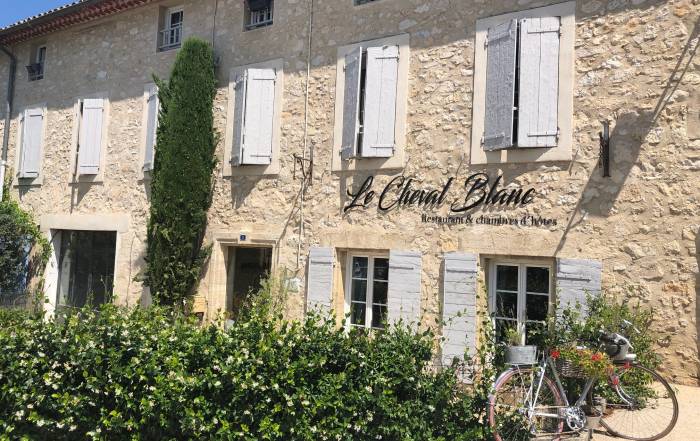 Le Bouche à Oreille