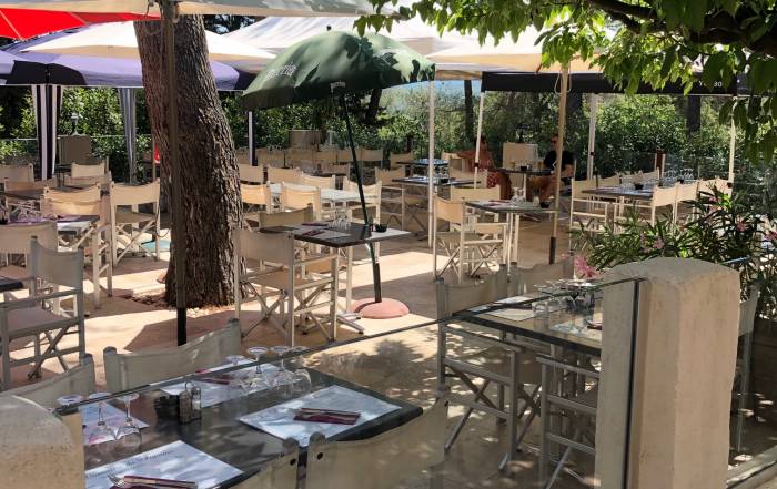 Le Bouche &agrave; Oreille