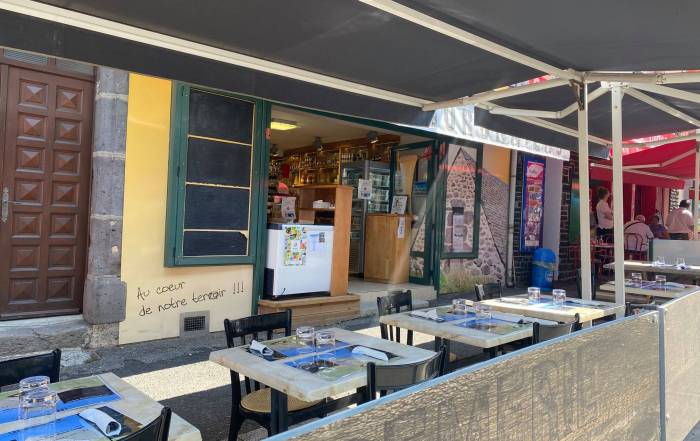 Le Bouche à Oreille