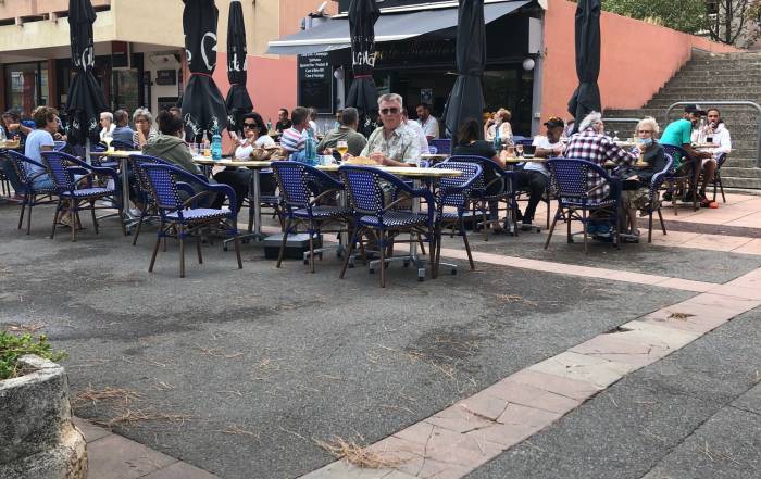 Le Bouche à Oreille