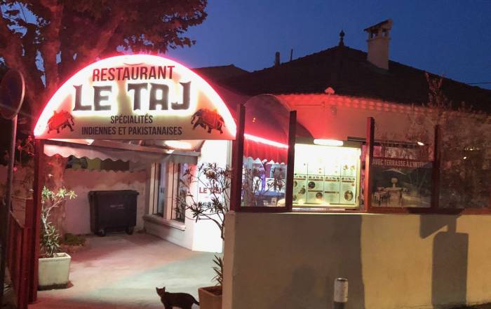 Le Bouche à Oreille