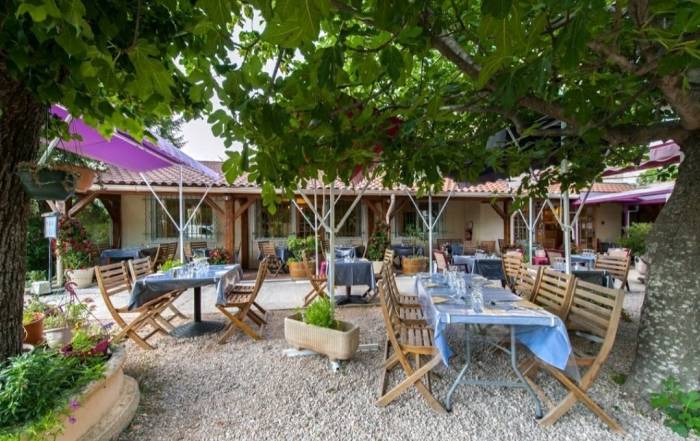 Le Bouche à Oreille