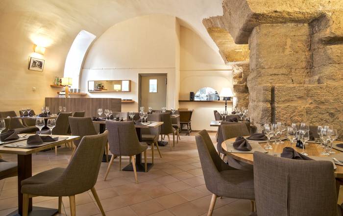 Le Bouche à Oreille