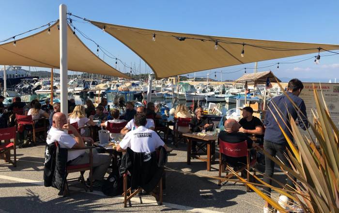 Le Bouche à Oreille