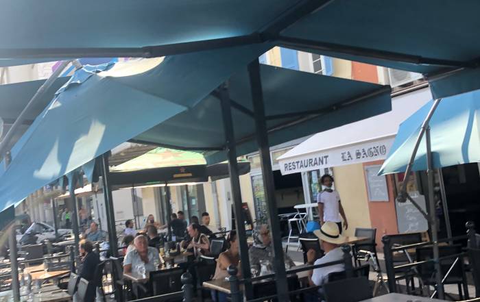 Le Bouche &agrave; Oreille