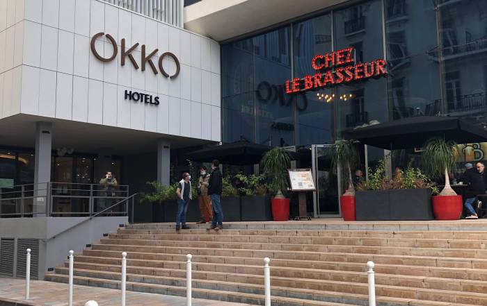 Le Bouche à Oreille