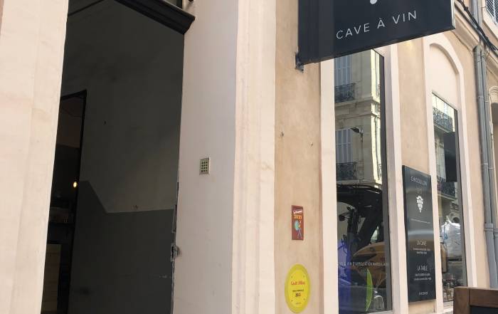 Le Bouche à Oreille