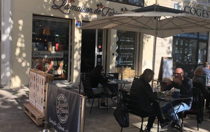 Le Bouche à Oreille