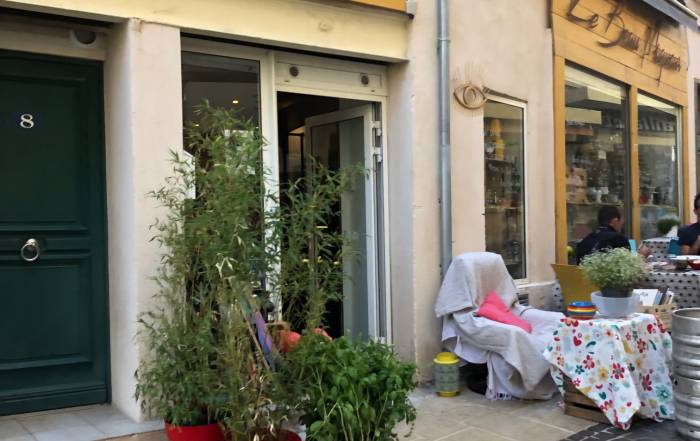 Le Bouche à Oreille