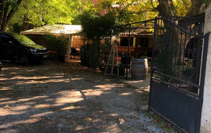 Le Bouche à Oreille