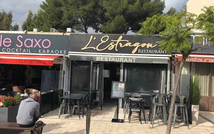 Le Bouche à Oreille