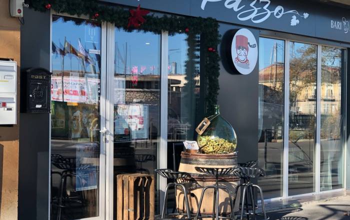 Le Bouche &agrave; Oreille