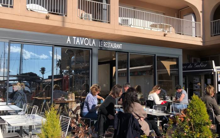 Le Bouche &agrave; Oreille