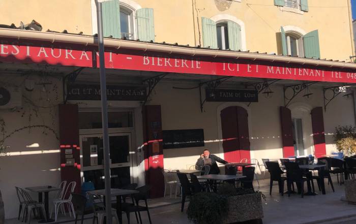 Le Bouche à Oreille