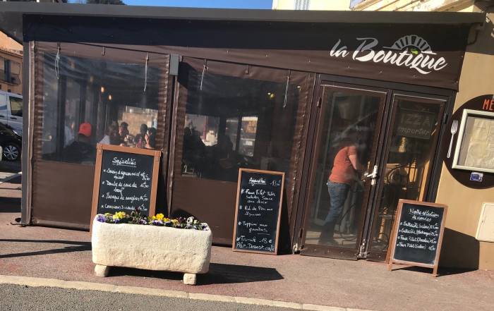 Le Bouche à Oreille