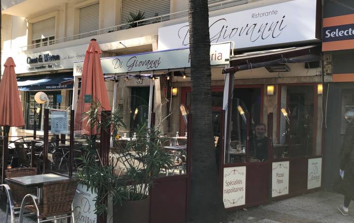 Le Bouche à Oreille