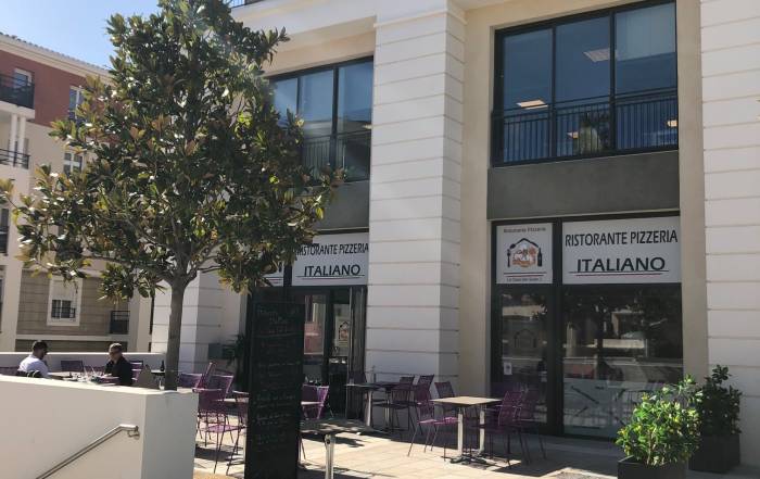 Le Bouche &agrave; Oreille