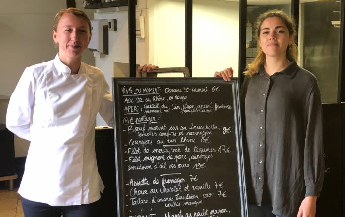 Le Bouche à Oreille