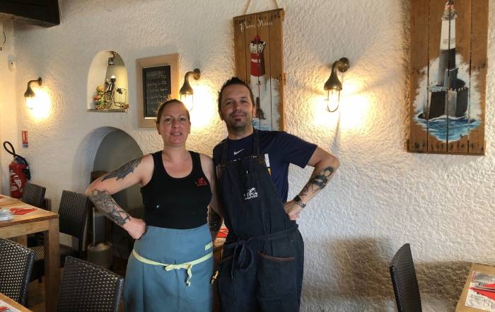 Le Bouche à Oreille