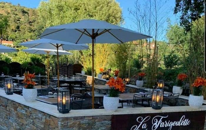 Le Bouche à Oreille