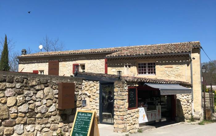 Le Bouche à Oreille