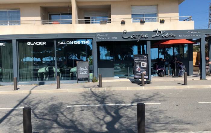 Le Bouche &agrave; Oreille