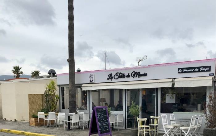 Le Bouche à Oreille