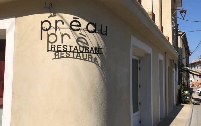 Le Bouche à Oreille