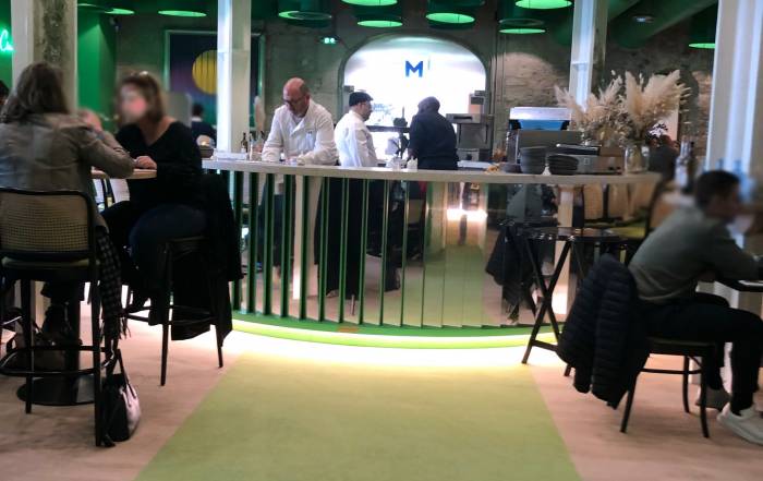 Le Bouche &agrave; Oreille