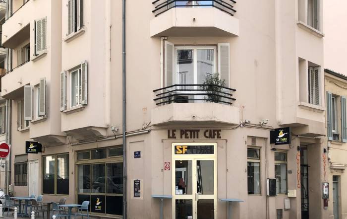 Le Bouche &agrave; Oreille