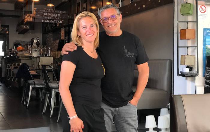 Le Bouche à Oreille