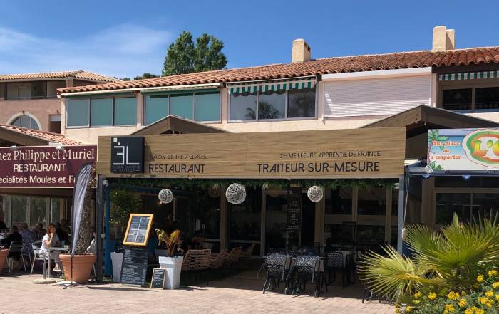 Le Bouche à Oreille