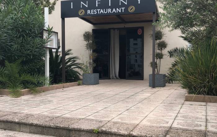 Le Bouche à Oreille