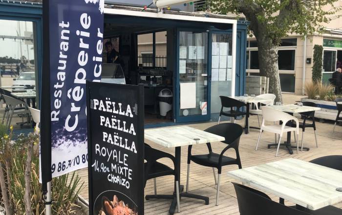 Le Bouche à Oreille