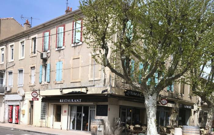 Le Bouche à Oreille