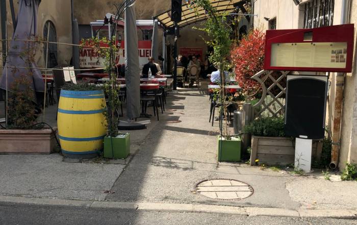 Le Bouche à Oreille