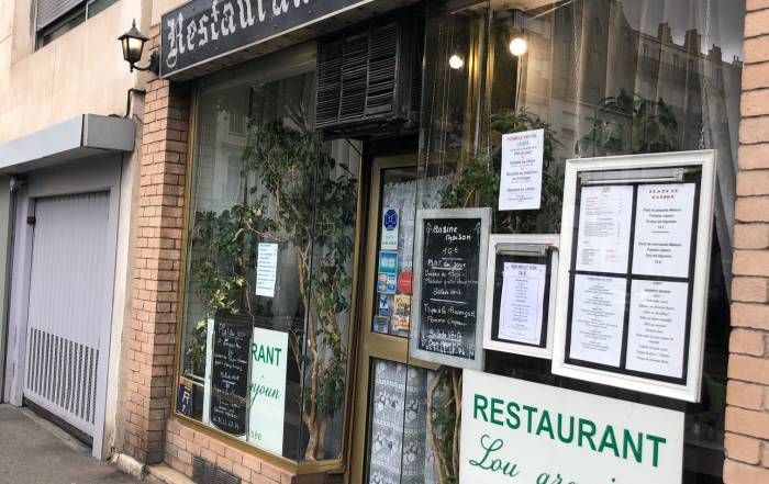 Le Bouche à Oreille