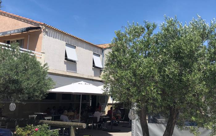 Le Bouche à Oreille