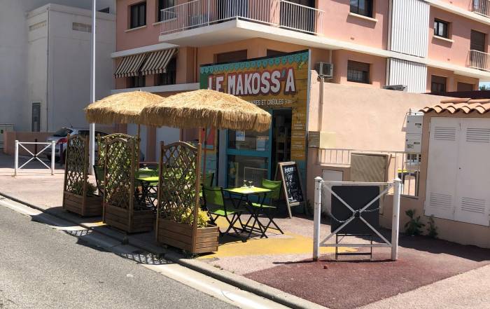 Le Bouche à Oreille