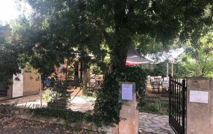 Le Bouche à Oreille