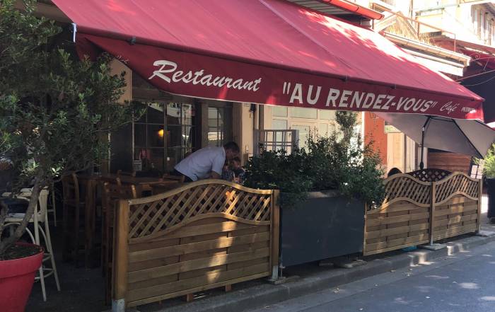 Le Bouche &agrave; Oreille