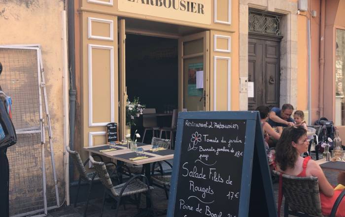 Le Bouche à Oreille