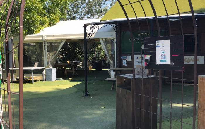 Le Bouche à Oreille